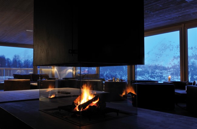 Nira Alpina Winter Bar Fire Rgb